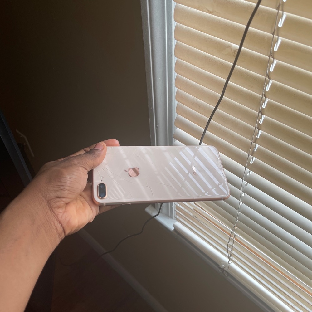 Used iPhone8+ - Picture 2 of 7